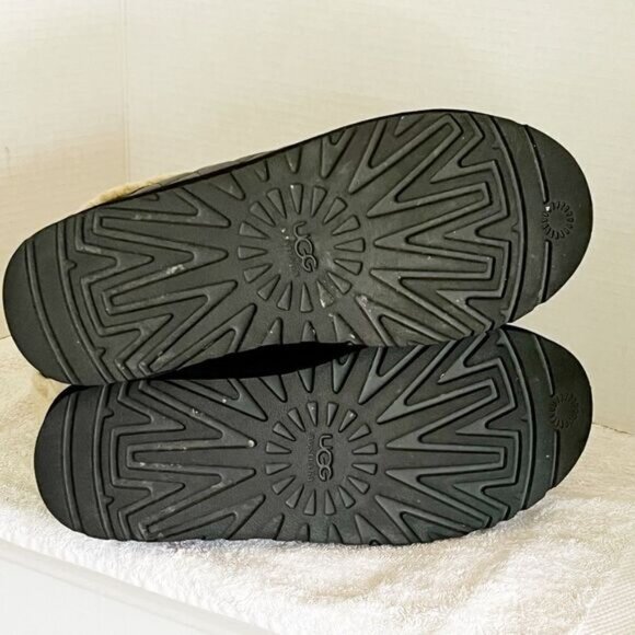 UGG  Australia Cambridge Diamond Leather Quilt Black Boot Womens Sz 11 - Picture 6 of 8